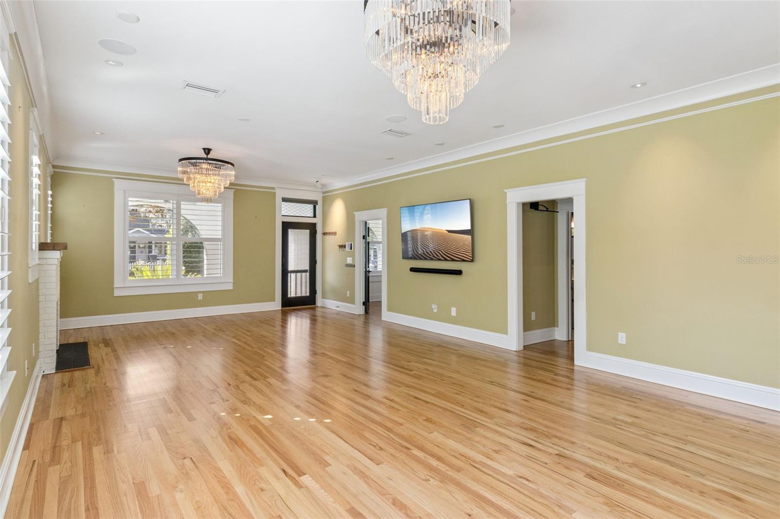 Image 7 of 63 For 926 Shadowlawn Avenue