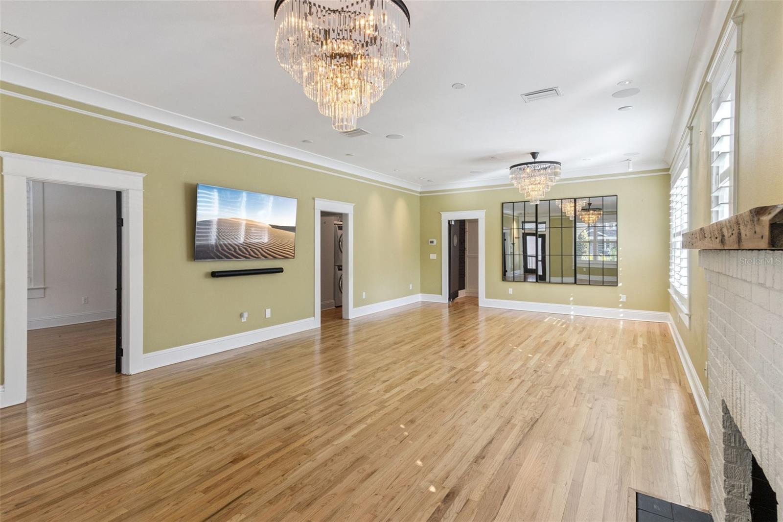 Image 8 of 63 For 926 Shadowlawn Avenue