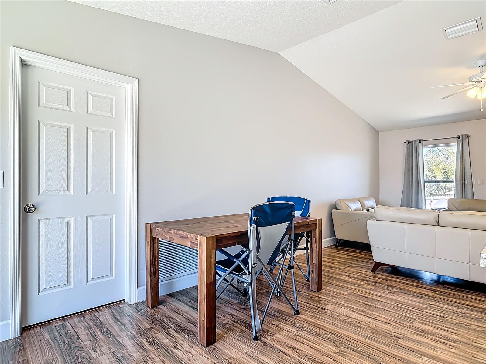 Image 11 of 47 For 640 Chestnut Avenue