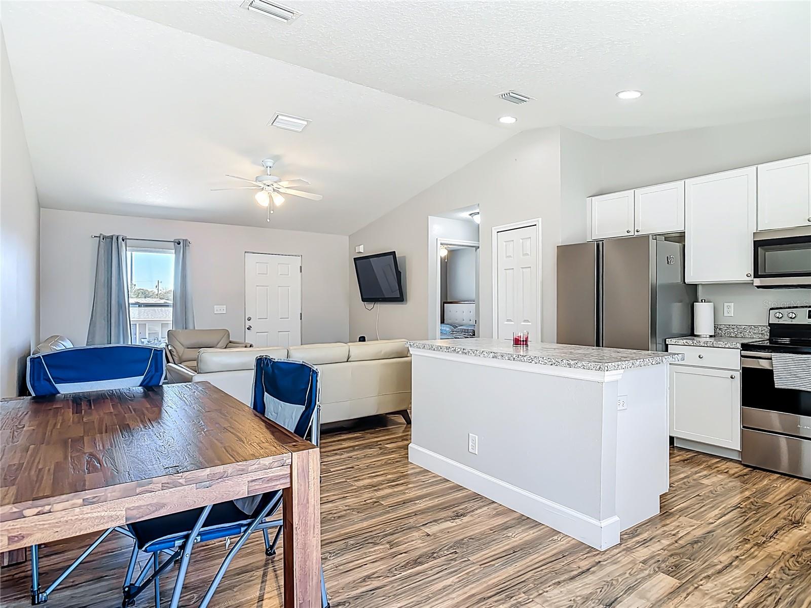 Image 12 of 47 For 640 Chestnut Avenue