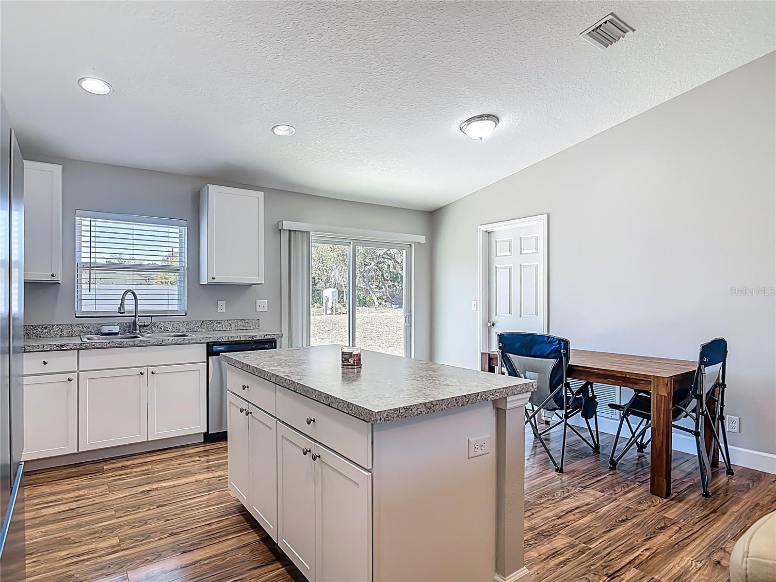 Image 15 of 47 For 640 Chestnut Avenue