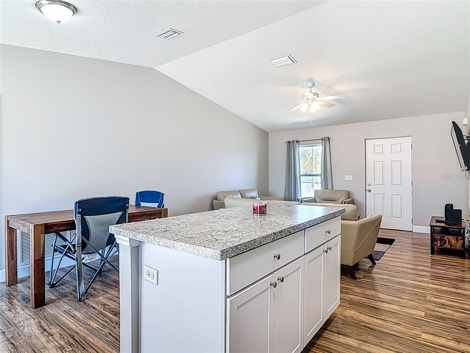 Image 16 of 47 For 640 Chestnut Avenue