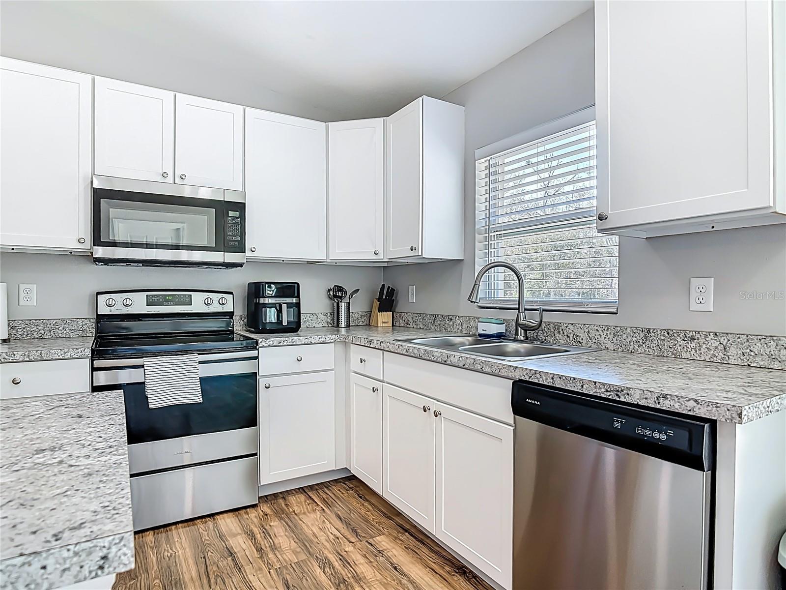 Image 17 of 47 For 640 Chestnut Avenue