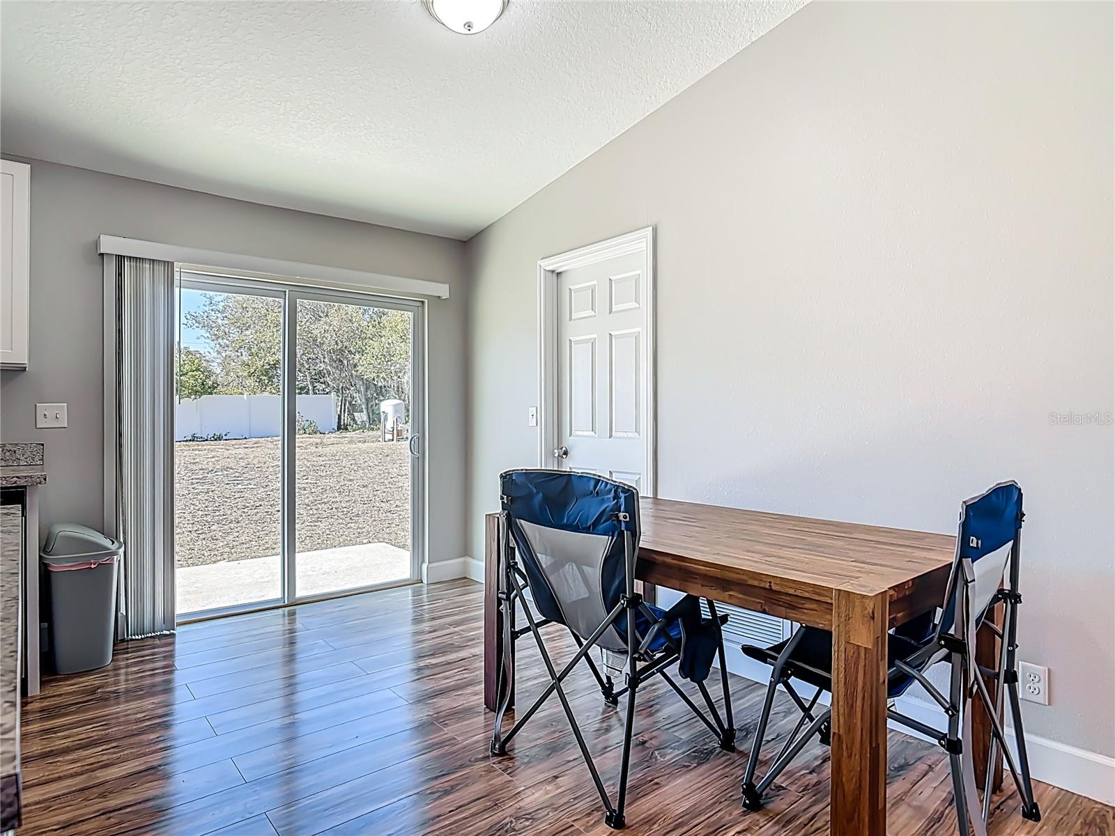 Image 21 of 47 For 640 Chestnut Avenue