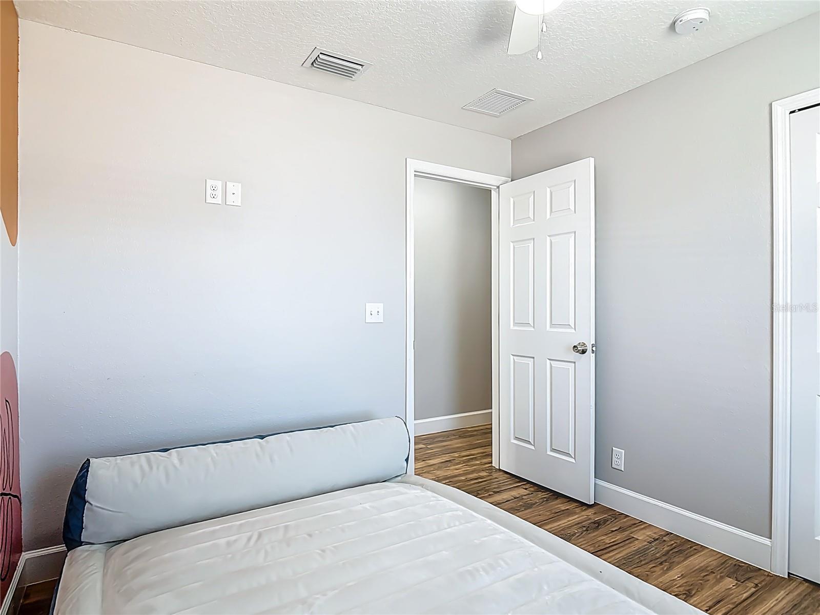 Image 23 of 47 For 640 Chestnut Avenue