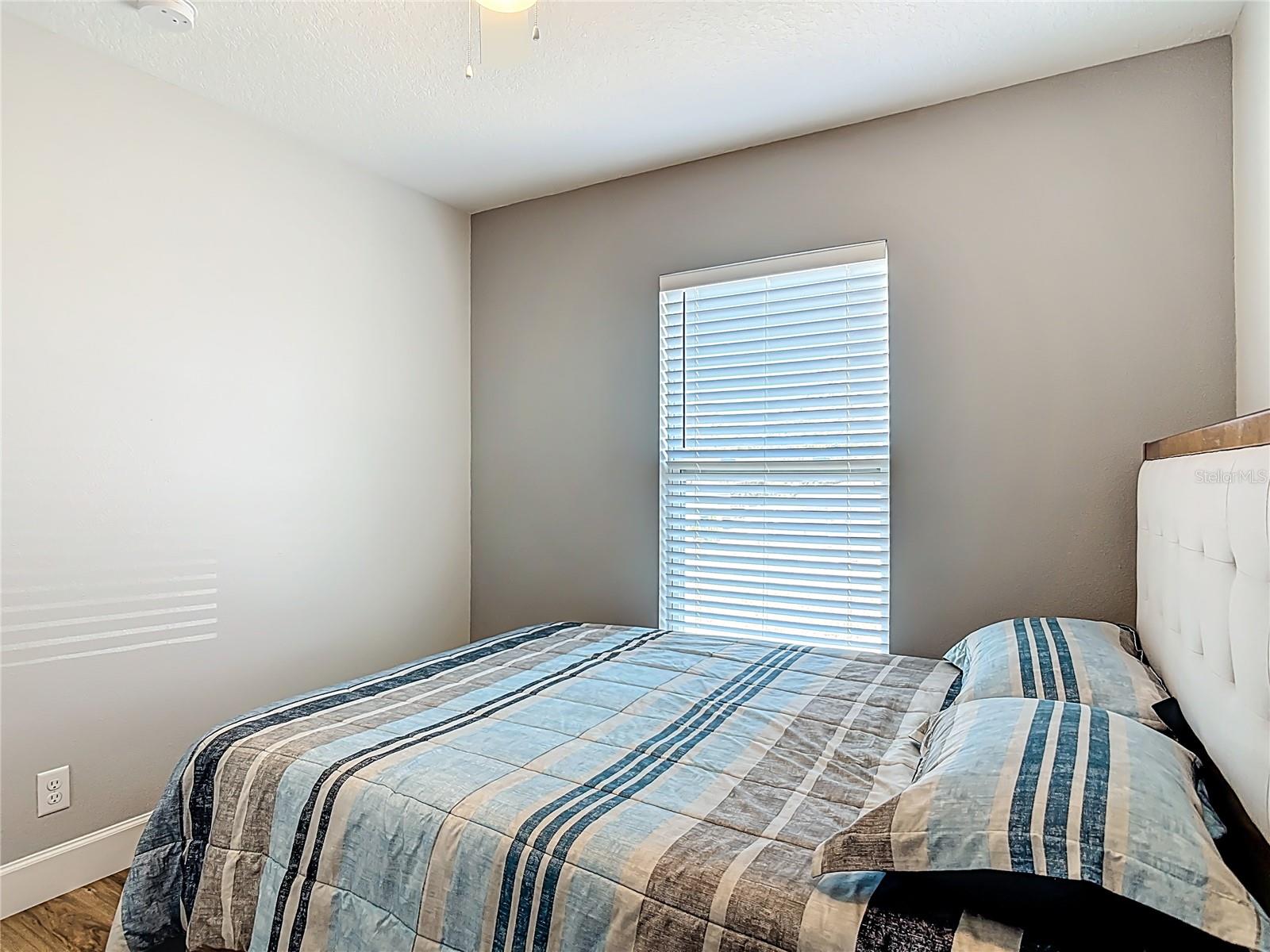 Image 25 of 47 For 640 Chestnut Avenue