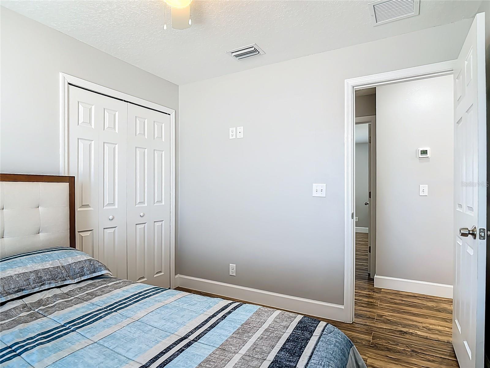 Image 27 of 47 For 640 Chestnut Avenue