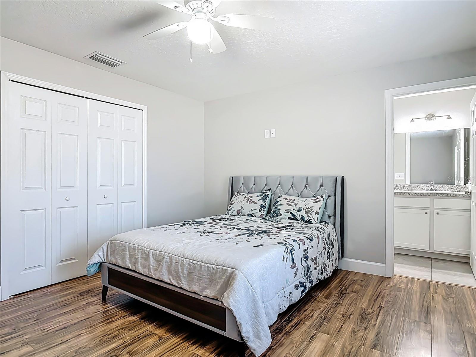 Image 31 of 47 For 640 Chestnut Avenue