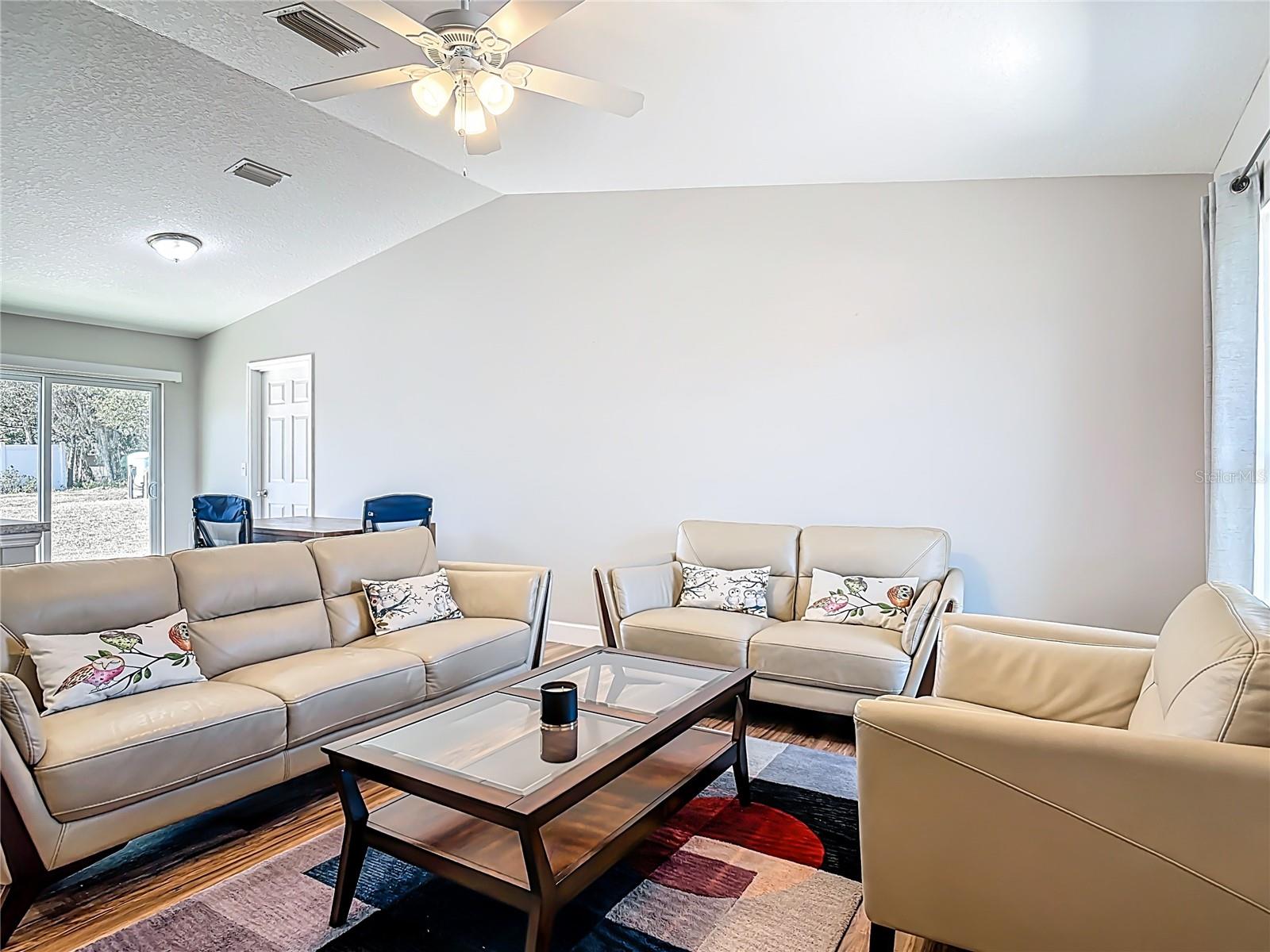 Image 7 of 47 For 640 Chestnut Avenue