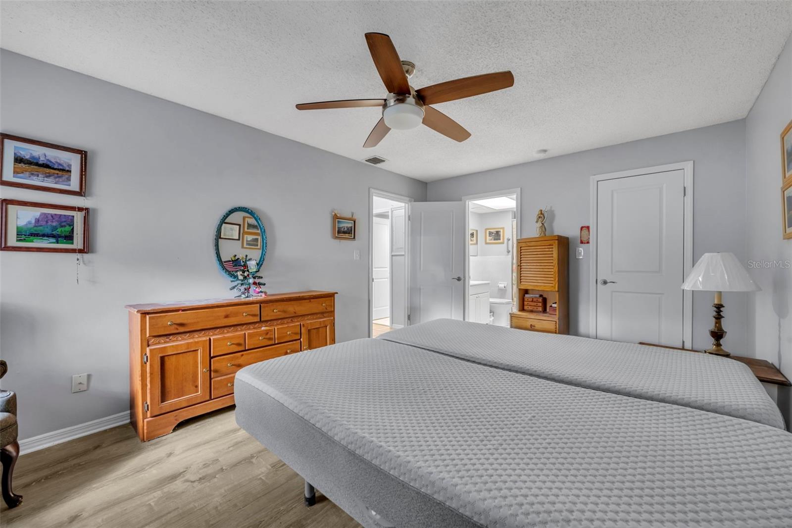 Image 18 of 29 For 451 Oak Haven Drive