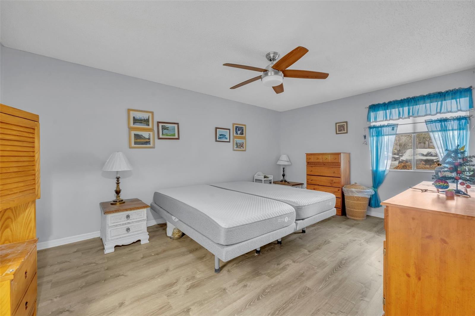 Image 19 of 29 For 451 Oak Haven Drive