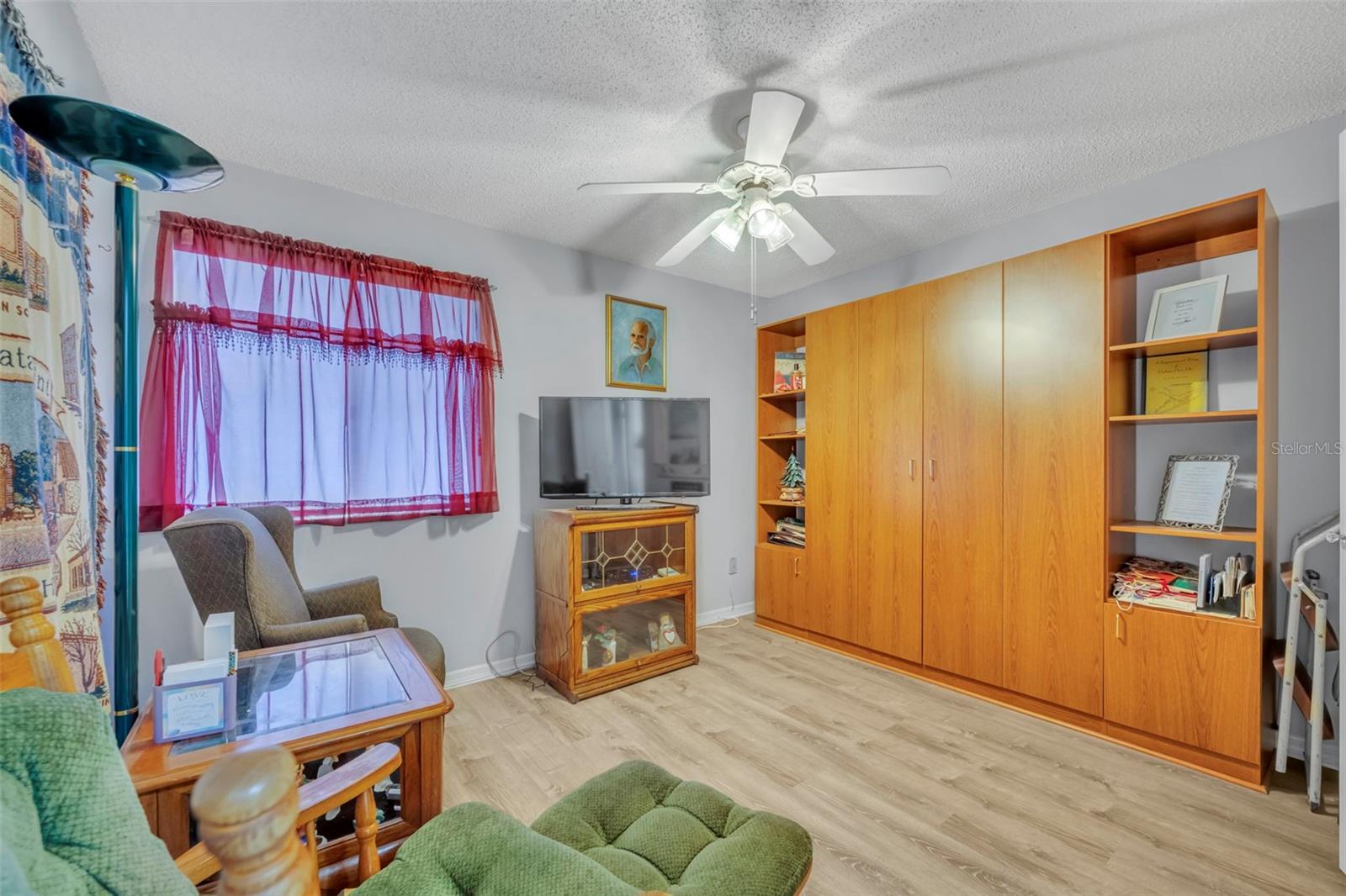 Image 21 of 29 For 451 Oak Haven Drive