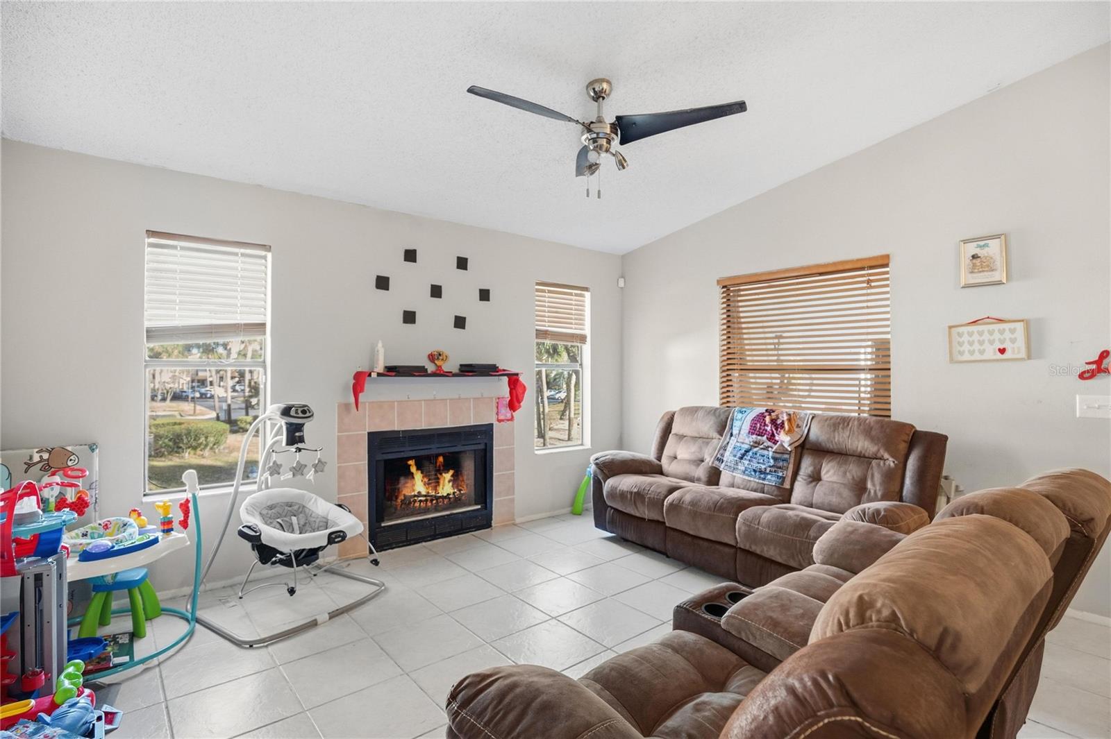 Image 3 of 20 For 3124 Semoran Boulevard 208