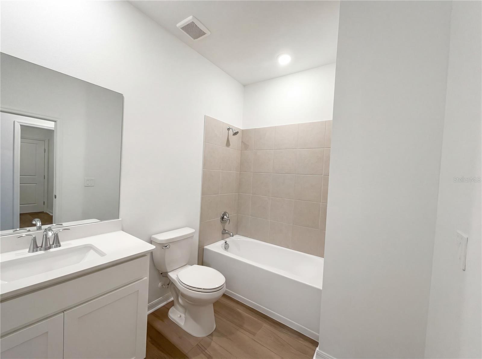 Image 12 of 19 For 19654 82nd Loop