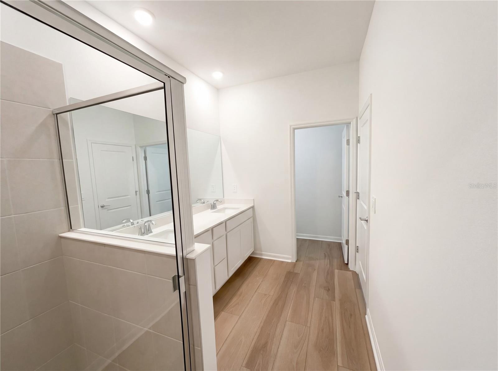 Image 17 of 19 For 19654 82nd Loop