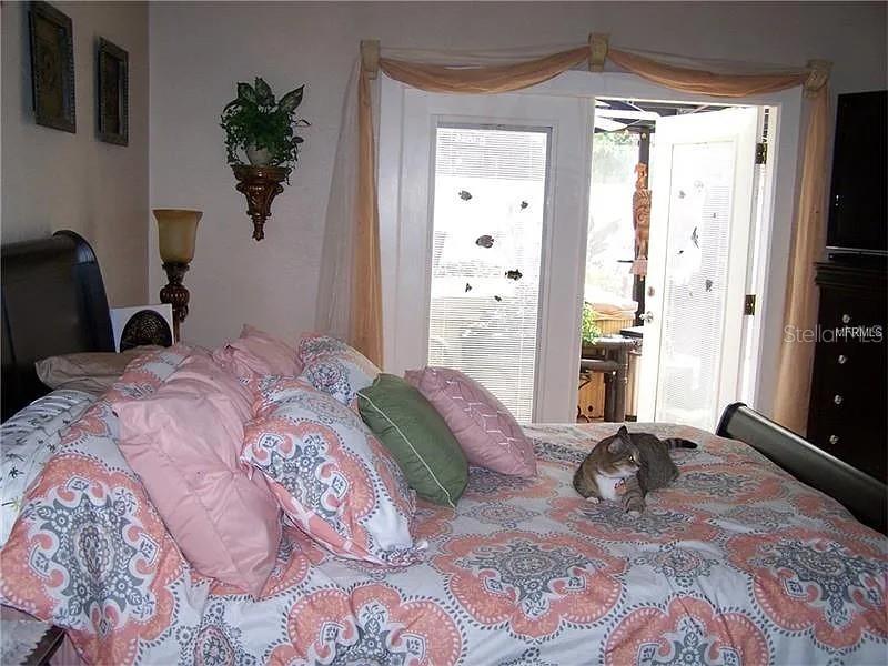 Image 5 of 11 For 2011 Plainfield Drive