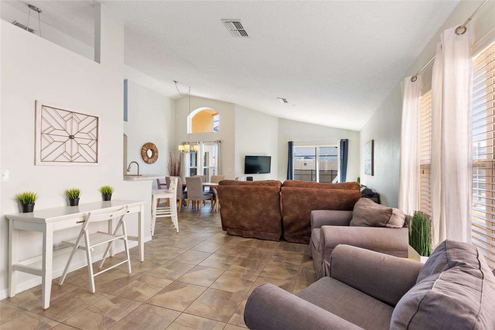 Image 3 of 41 For 816 Solana Circle