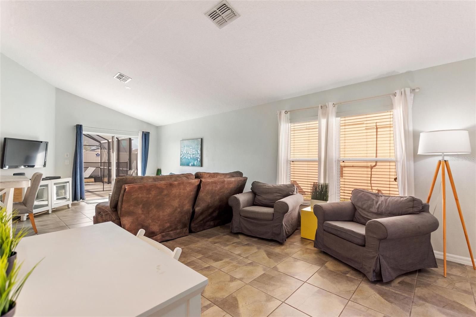 Image 4 of 41 For 816 Solana Circle