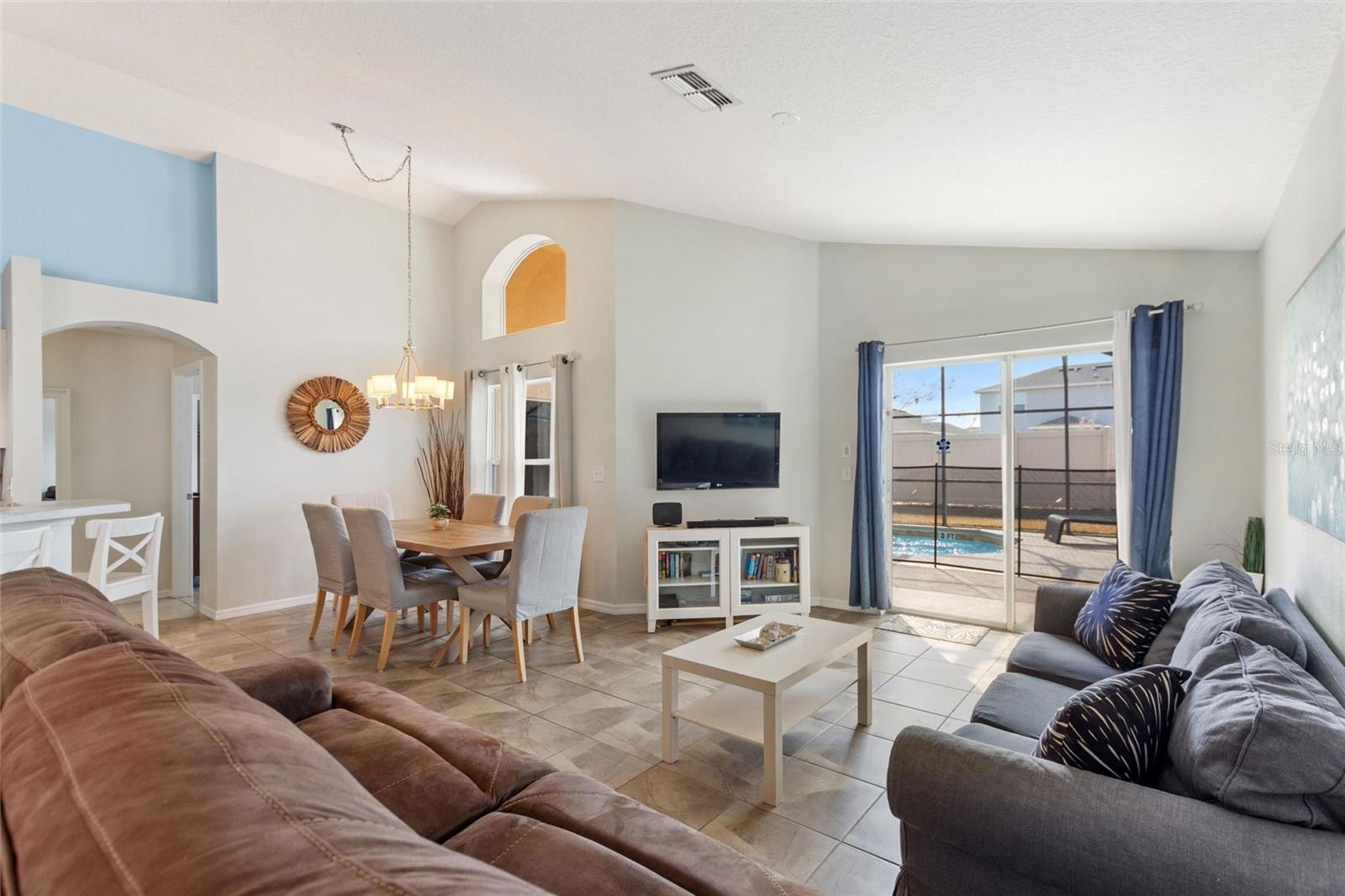 Image 6 of 41 For 816 Solana Circle