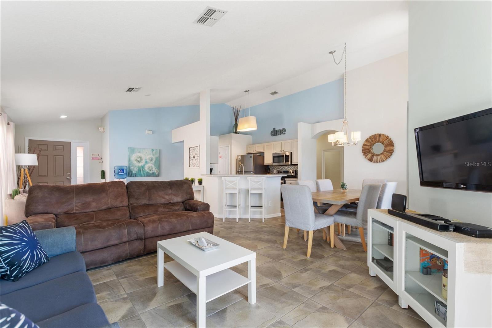 Image 7 of 41 For 816 Solana Circle