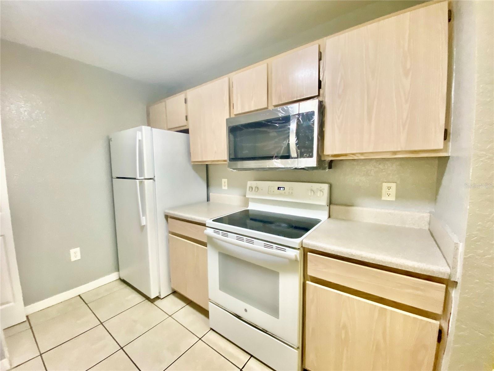 Image 13 of 23 For 5479 Vineland Road 9211