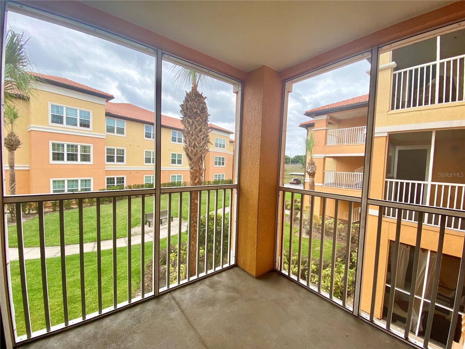 Image 19 of 23 For 5479 Vineland Road 9211