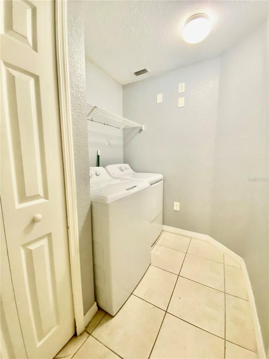 Image 20 of 23 For 5479 Vineland Road 9211