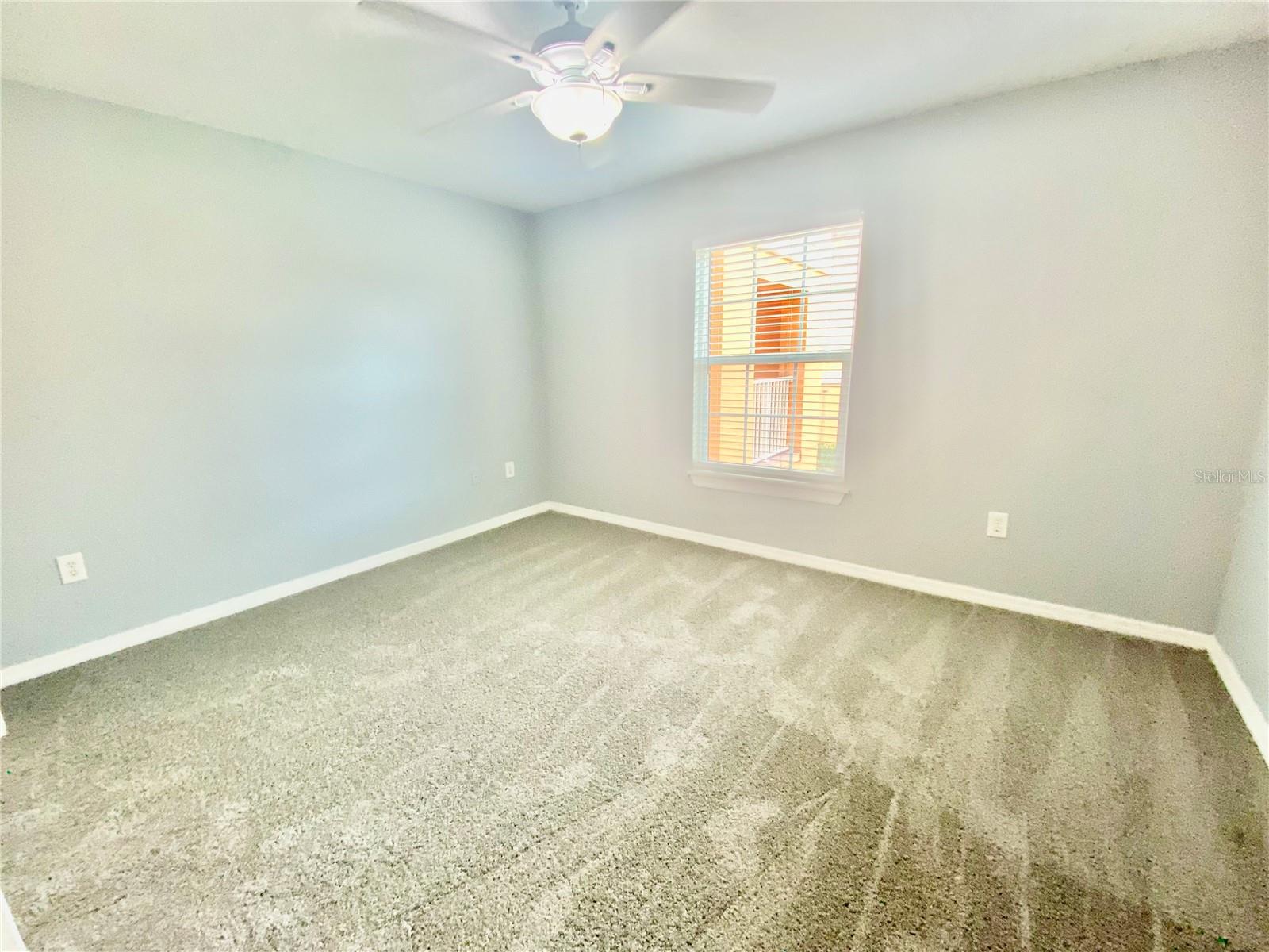 Image 21 of 23 For 5479 Vineland Road 9211