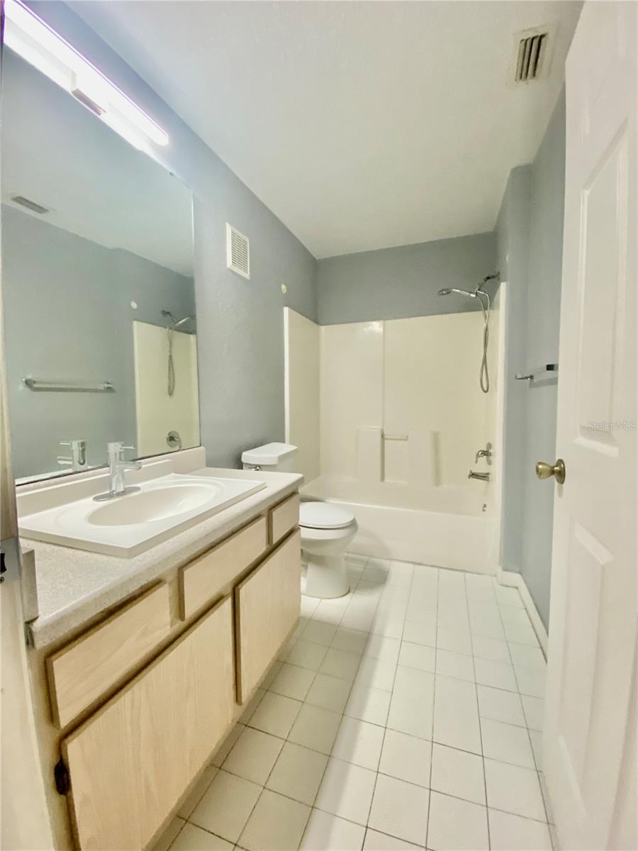 Image 22 of 23 For 5479 Vineland Road 9211