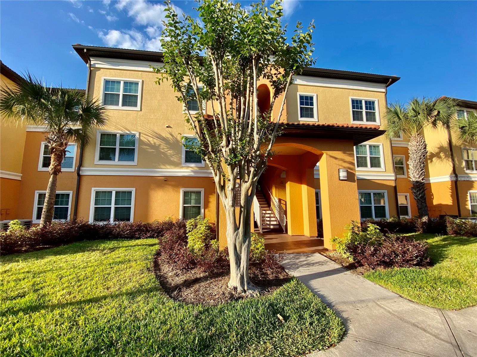 Image 4 of 23 For 5479 Vineland Road 9211