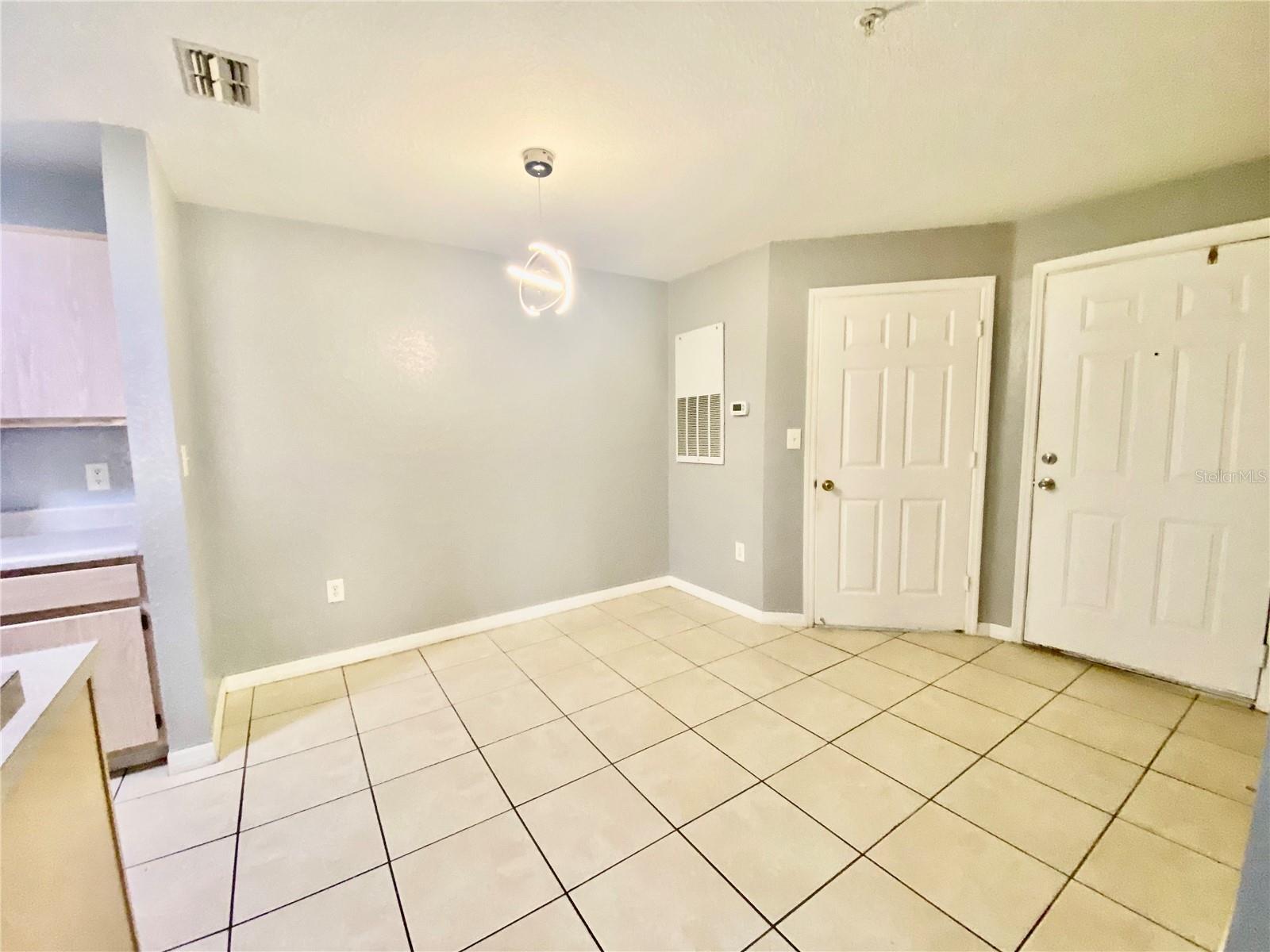 Image 9 of 23 For 5479 Vineland Road 9211