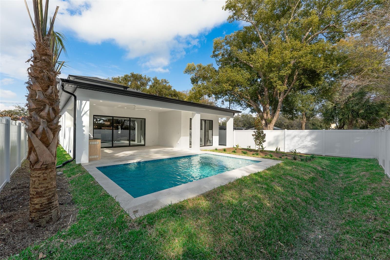 Image 11 of 69 For 22 Steele Street