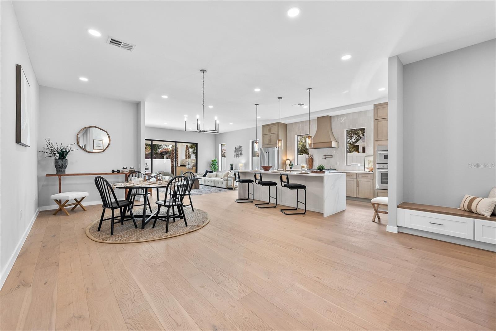 Image 12 of 69 For 22 Steele Street