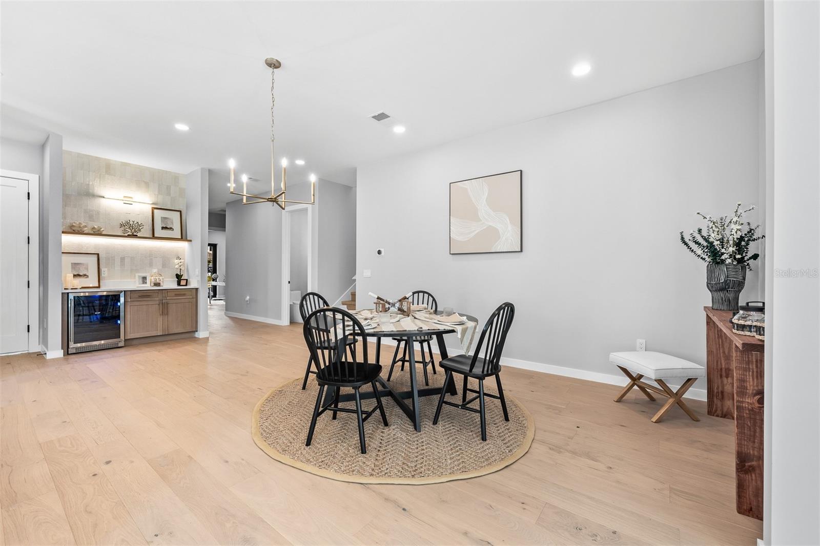 Image 16 of 69 For 22 Steele Street