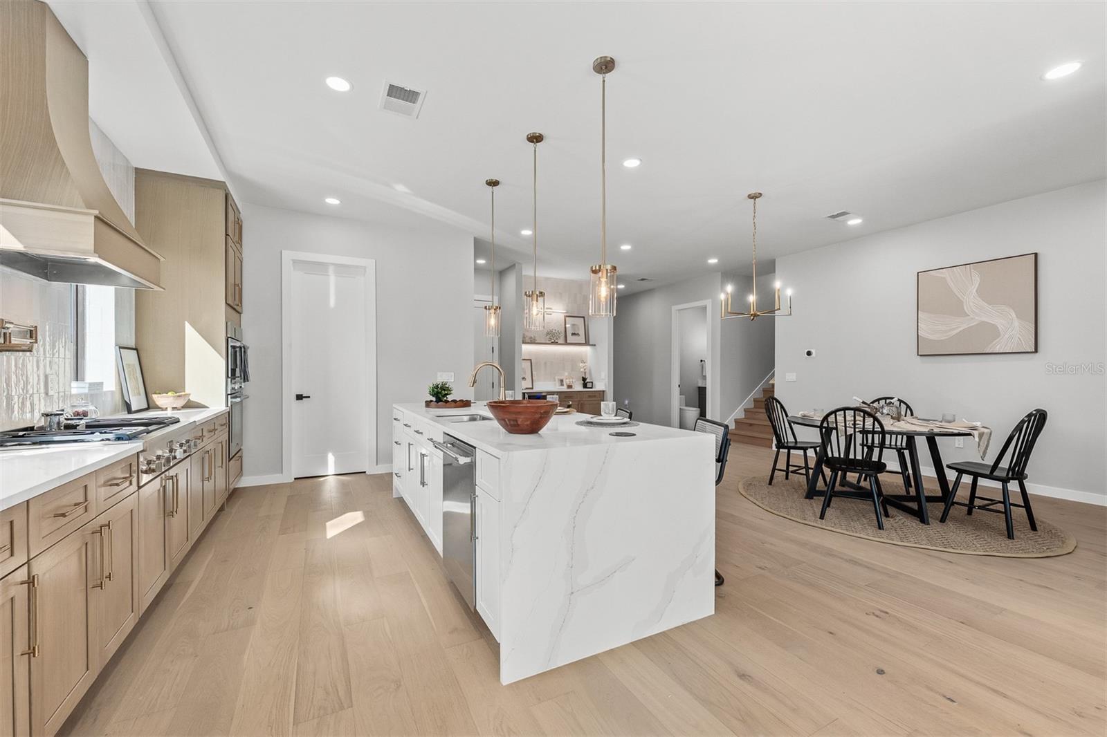 Image 25 of 69 For 22 Steele Street