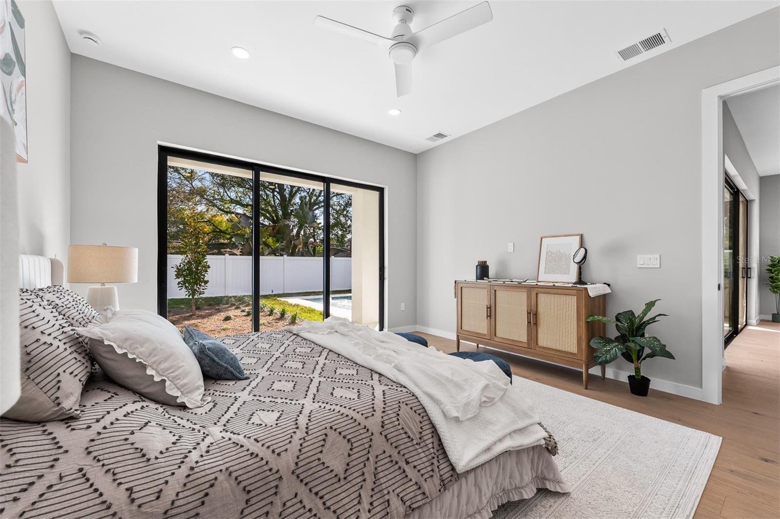 Image 34 of 69 For 22 Steele Street