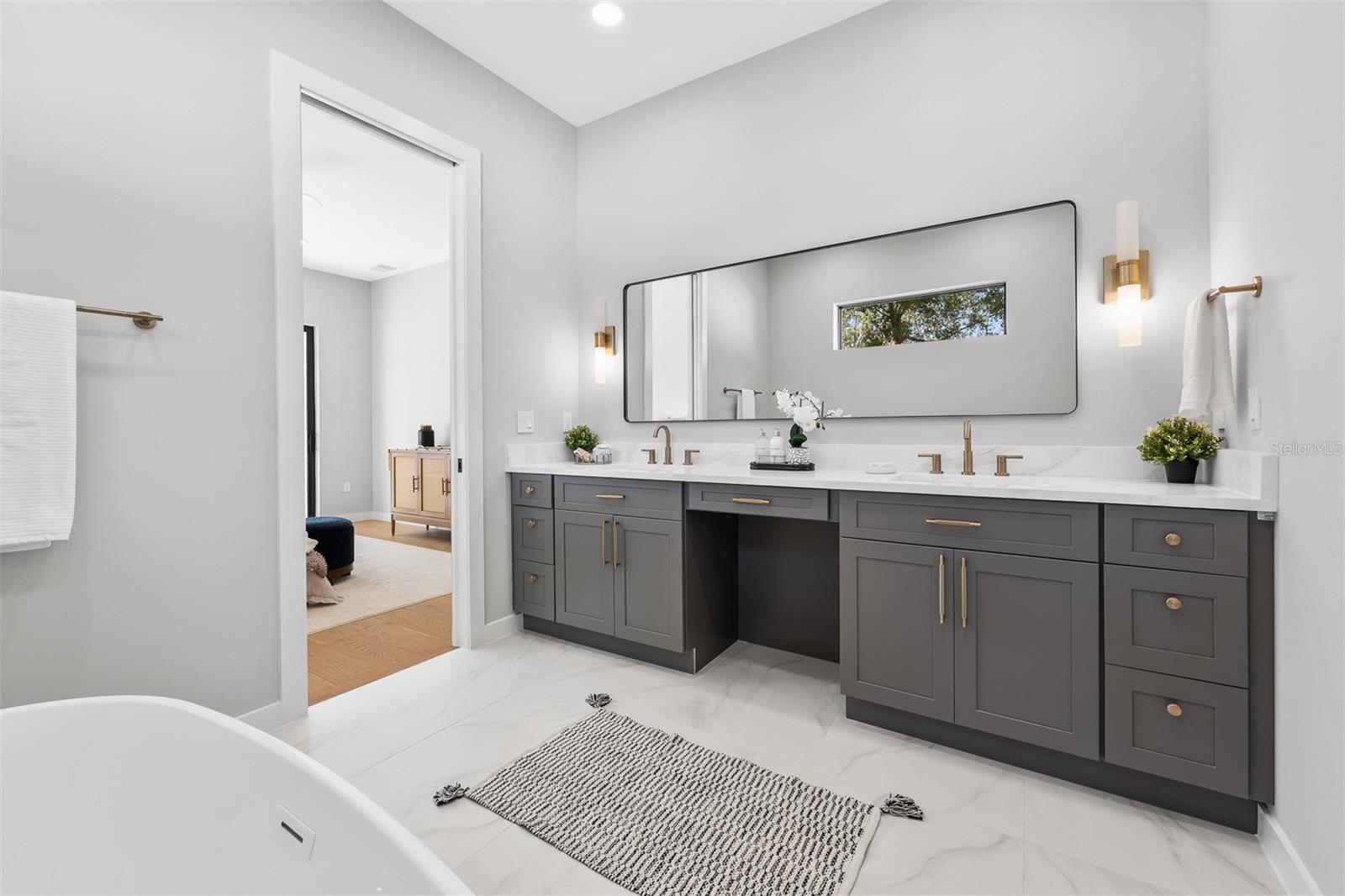 Image 37 of 69 For 22 Steele Street