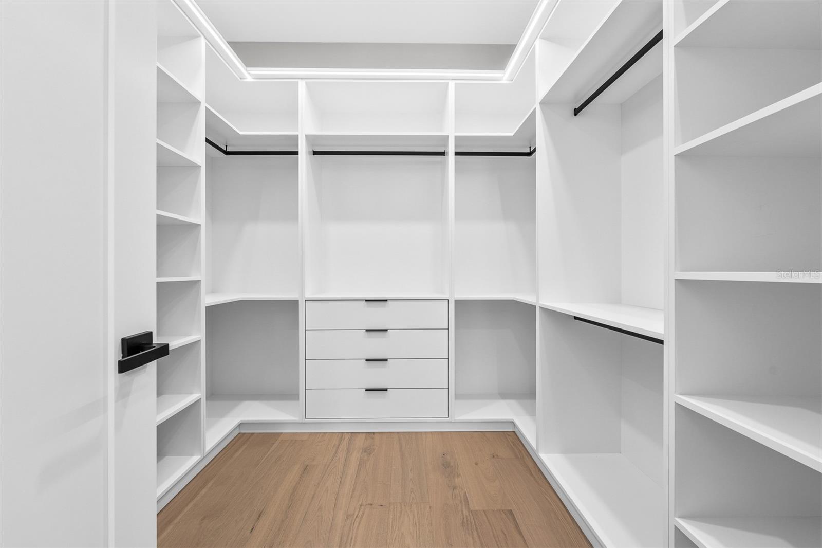 Image 40 of 69 For 22 Steele Street