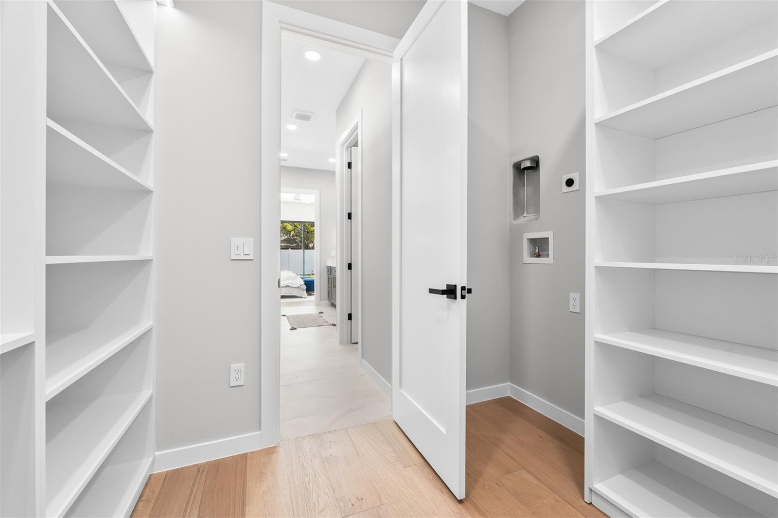 Image 41 of 69 For 22 Steele Street