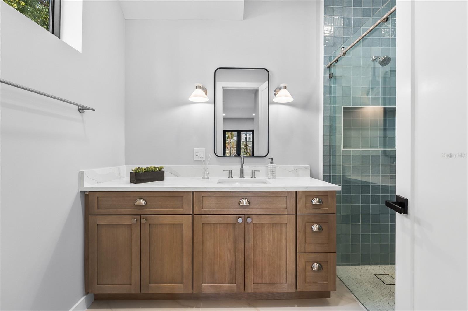 Image 45 of 69 For 22 Steele Street