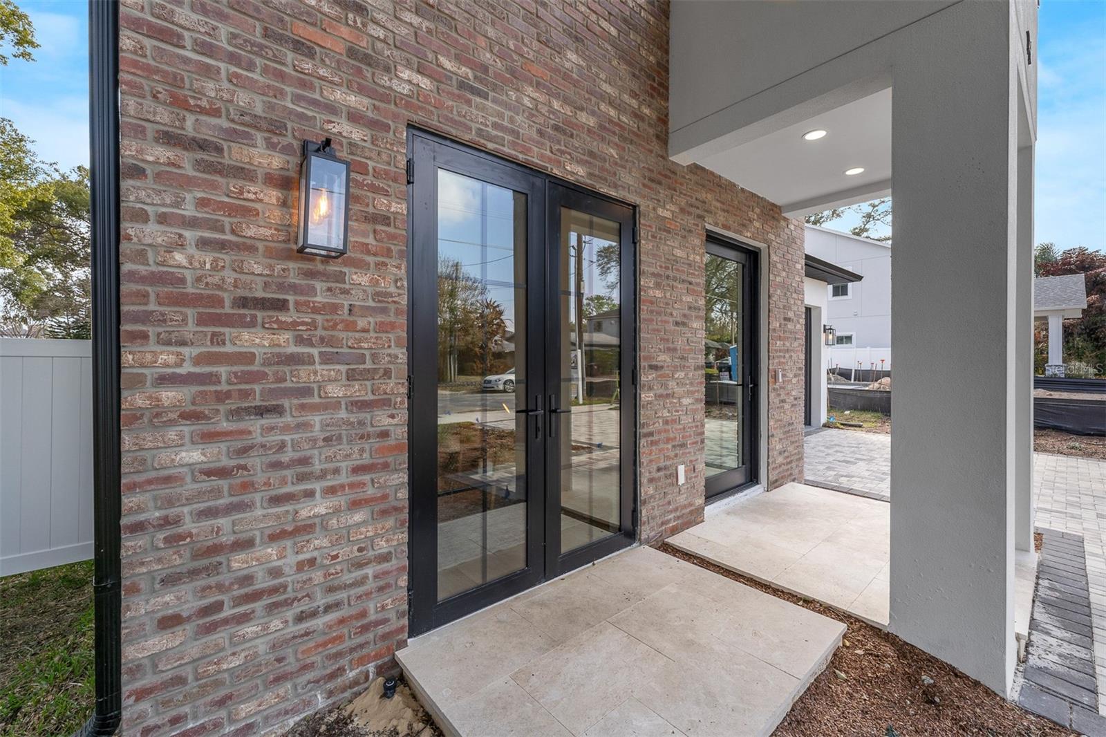 Image 5 of 69 For 22 Steele Street