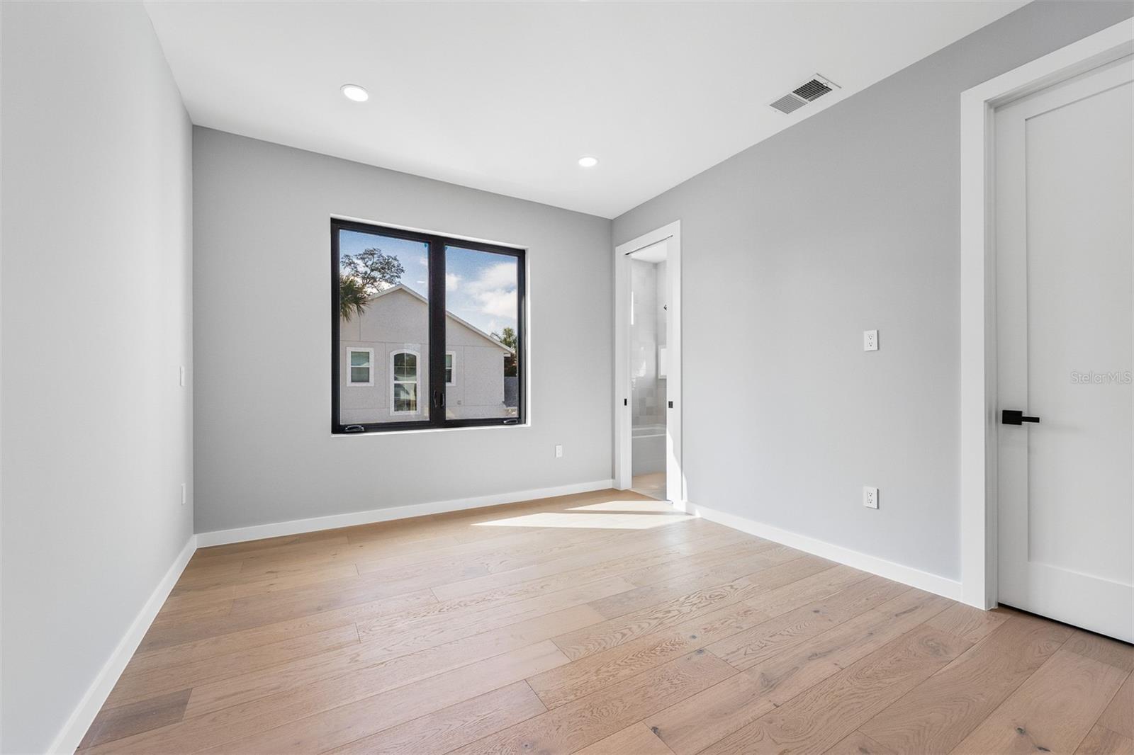 Image 54 of 69 For 22 Steele Street