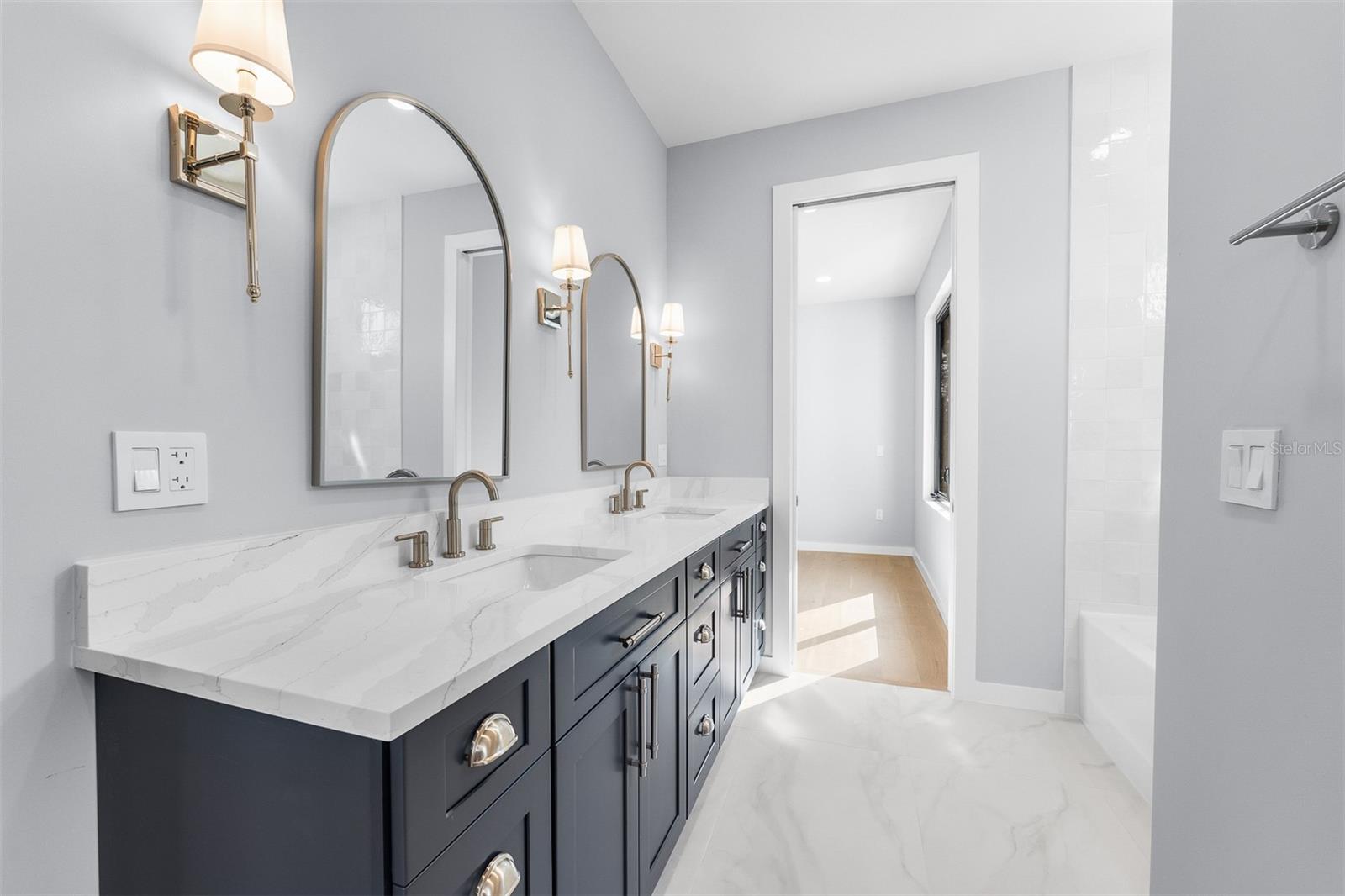 Image 60 of 69 For 22 Steele Street