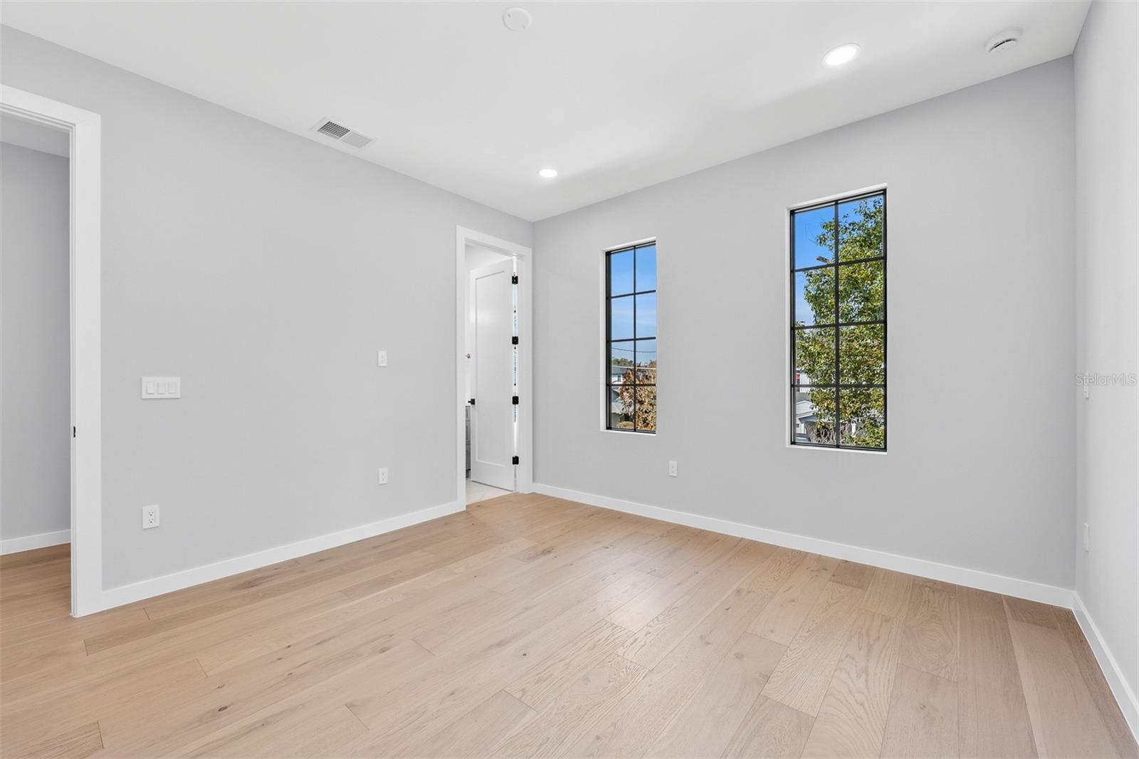 Image 63 of 69 For 22 Steele Street