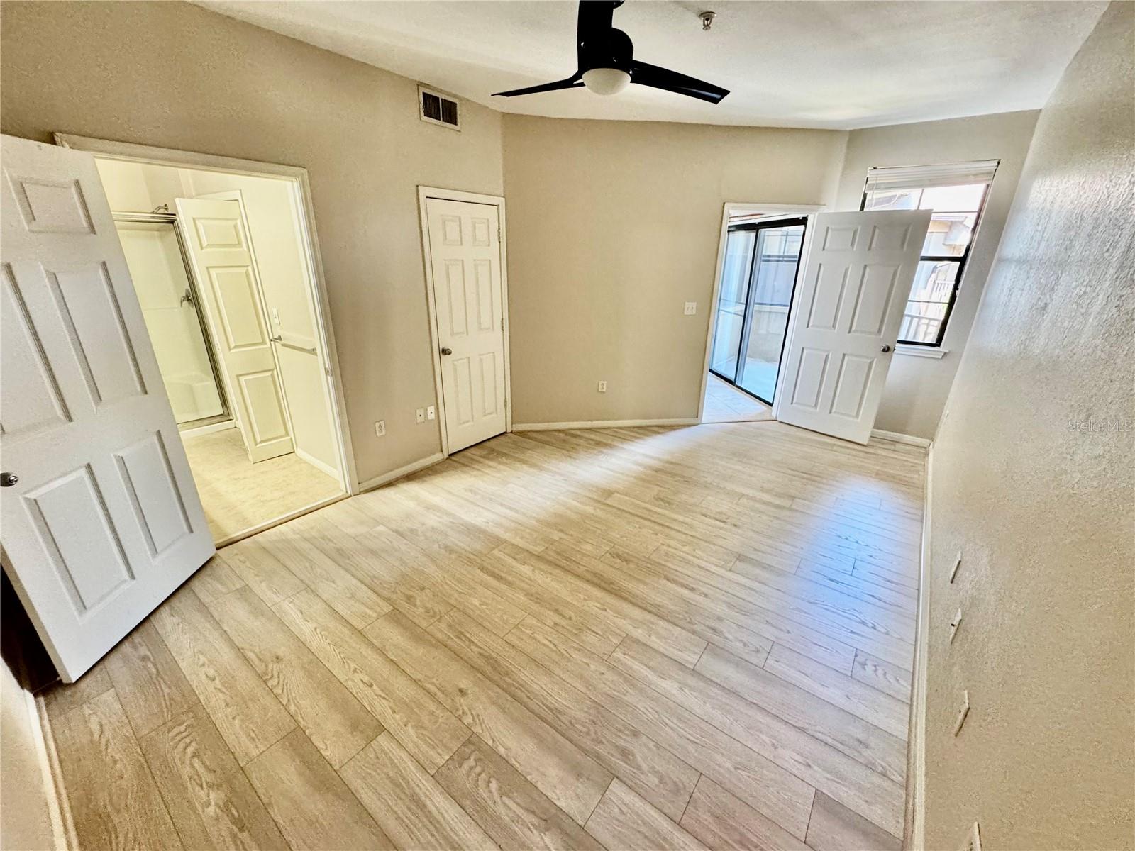 Image 15 of 32 For 911 Orange Avenue 532