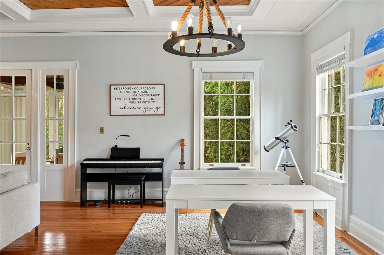 Image 12 of 79 For 705 Delaney Avenue