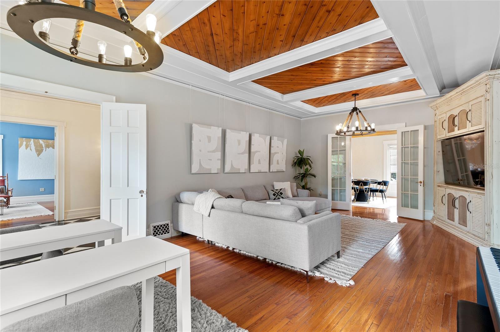 Image 13 of 79 For 705 Delaney Avenue