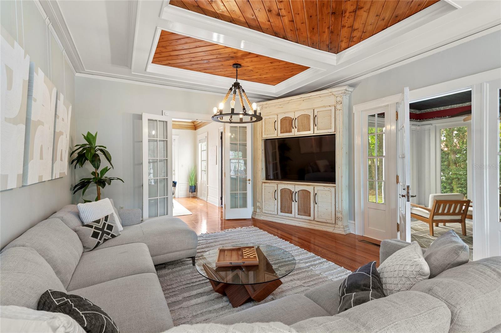 Image 14 of 79 For 705 Delaney Avenue