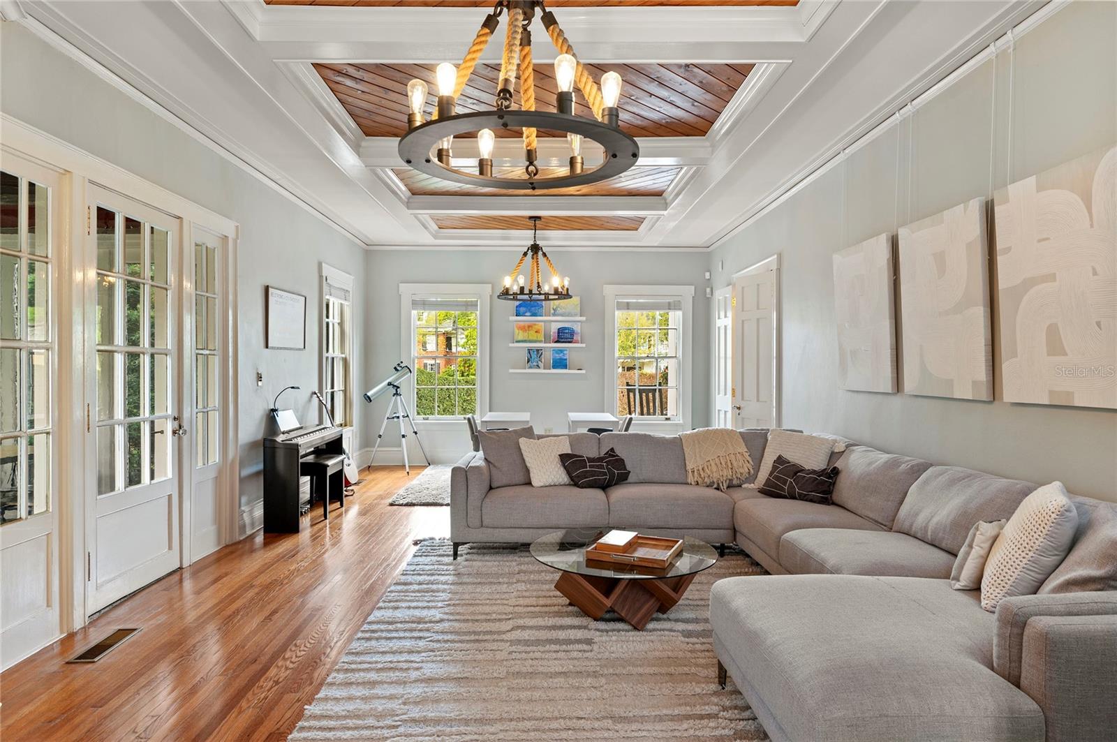 Image 15 of 79 For 705 Delaney Avenue