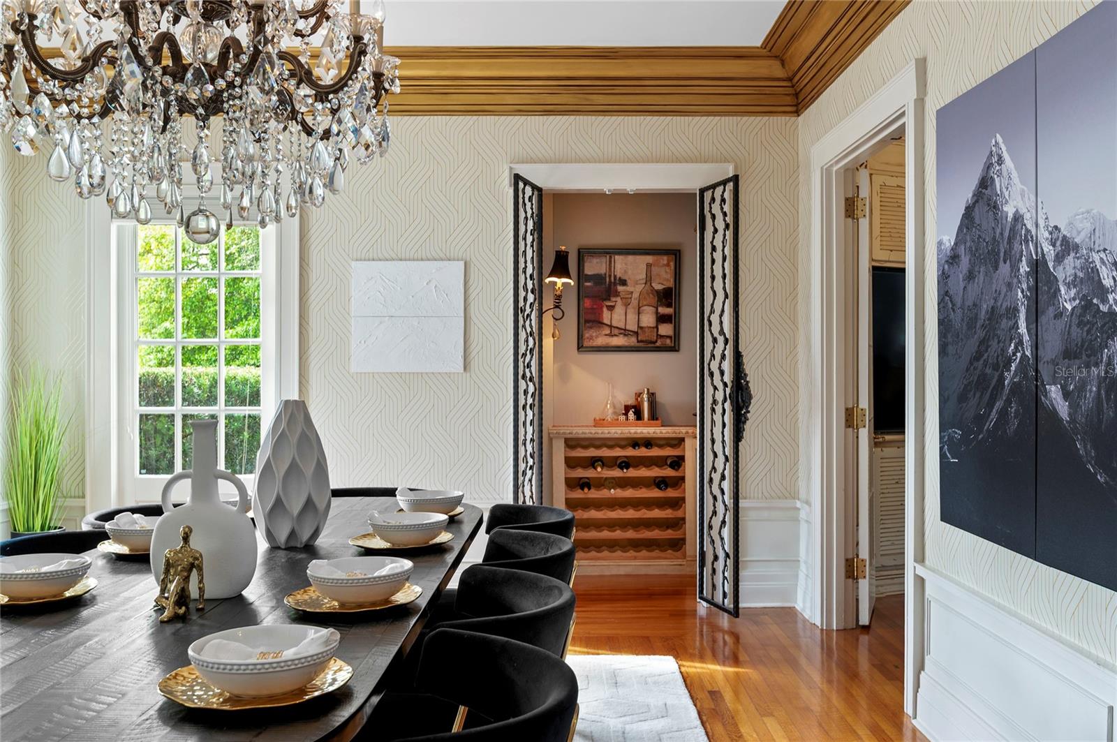 Image 24 of 79 For 705 Delaney Avenue